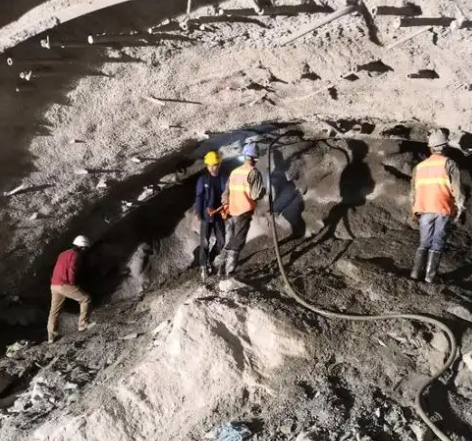 陆良拱顶带模注浆料的施工流程及注意事项